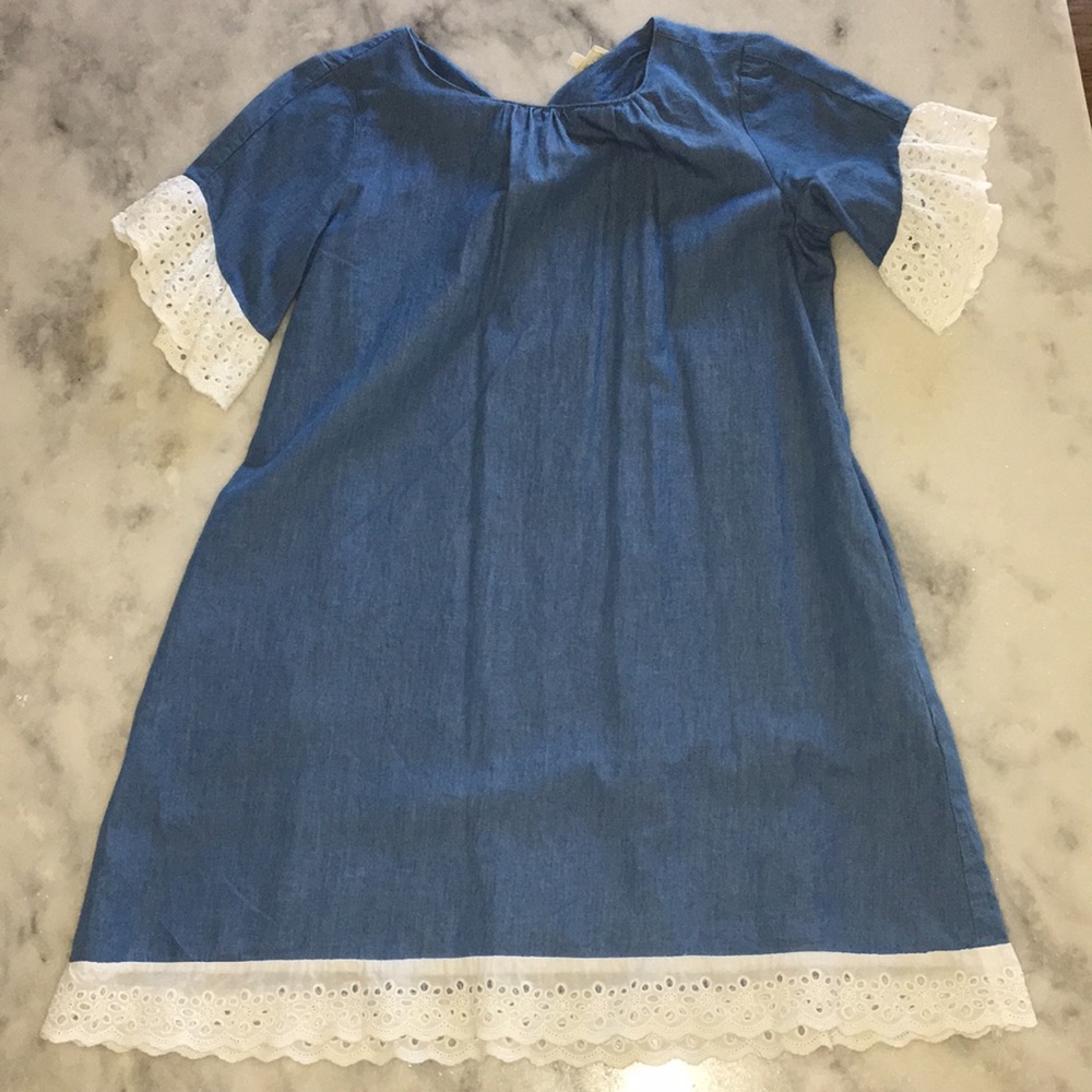 Chambray dress with lace sleeves
